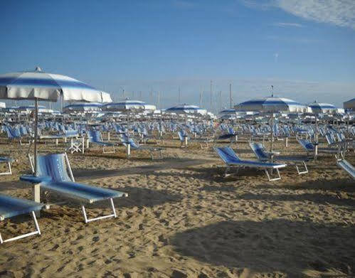 Hotel Gialpina Viserba Di Rimini Exterior foto